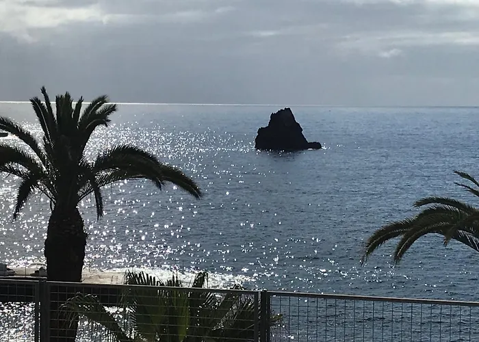 Mit Blick Auf Wasser By Interhome